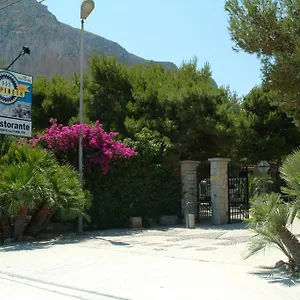 https://la-pineta-village.sicilyhotelsitaly.net